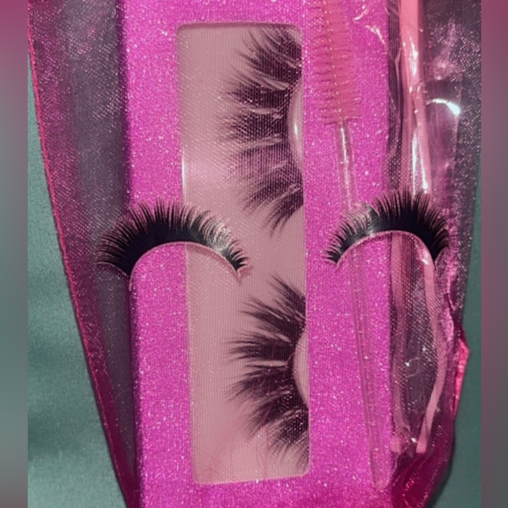 Sandi Lashes💕💕🫶 - Picture 3 of 3